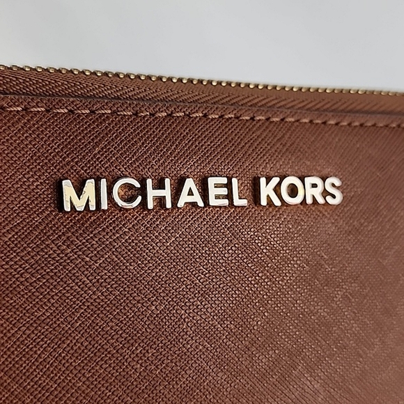 Michael Kors Jet Set Zip Around Wallet Wristlet Tan Leather Gold Tone Accents - Picture 12 of 16